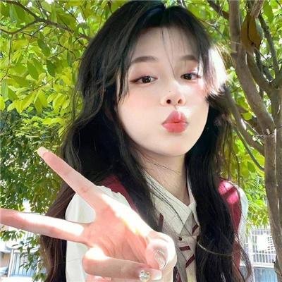 九顶假发的女孩